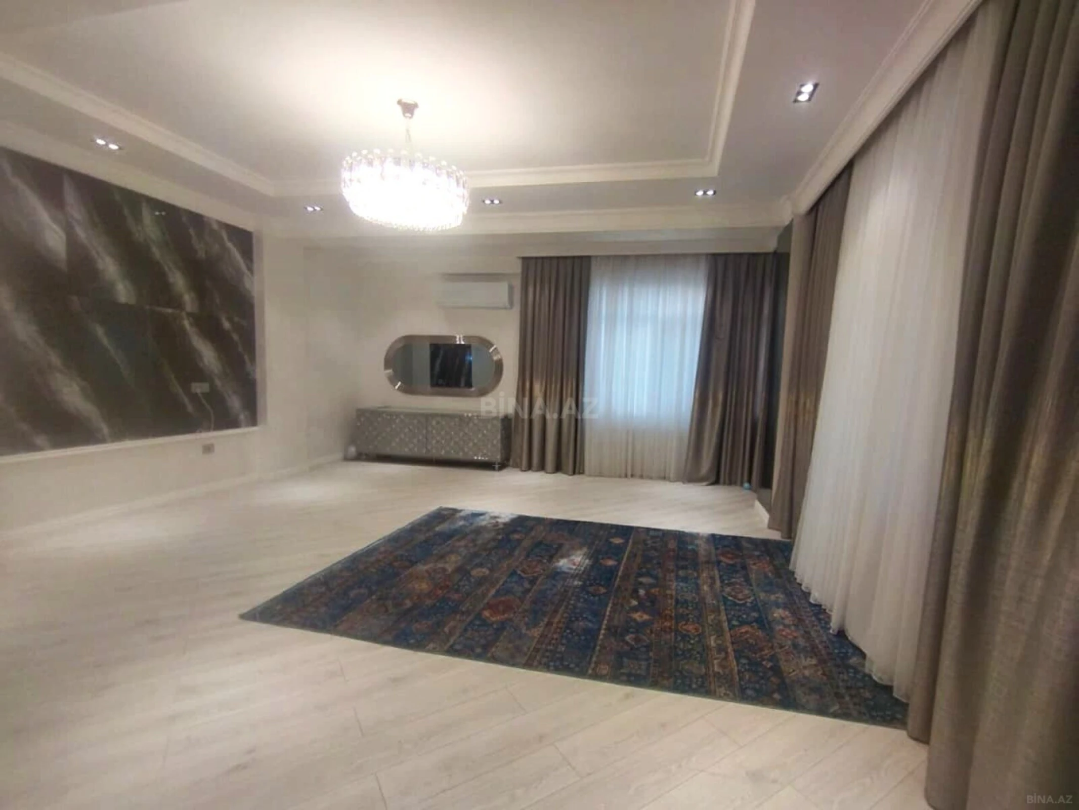 Satılır 3 otaqlı mənzil 135 m²