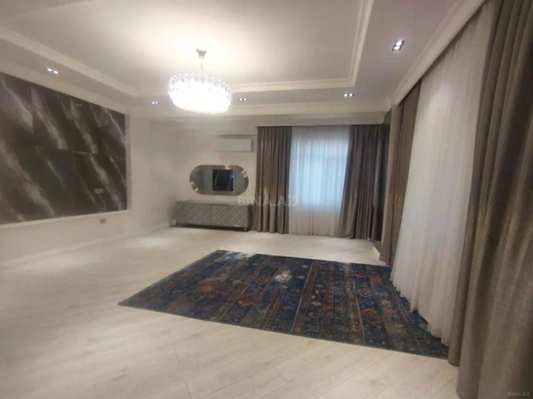 Satılır 3 otaqlı mənzil 135 m²