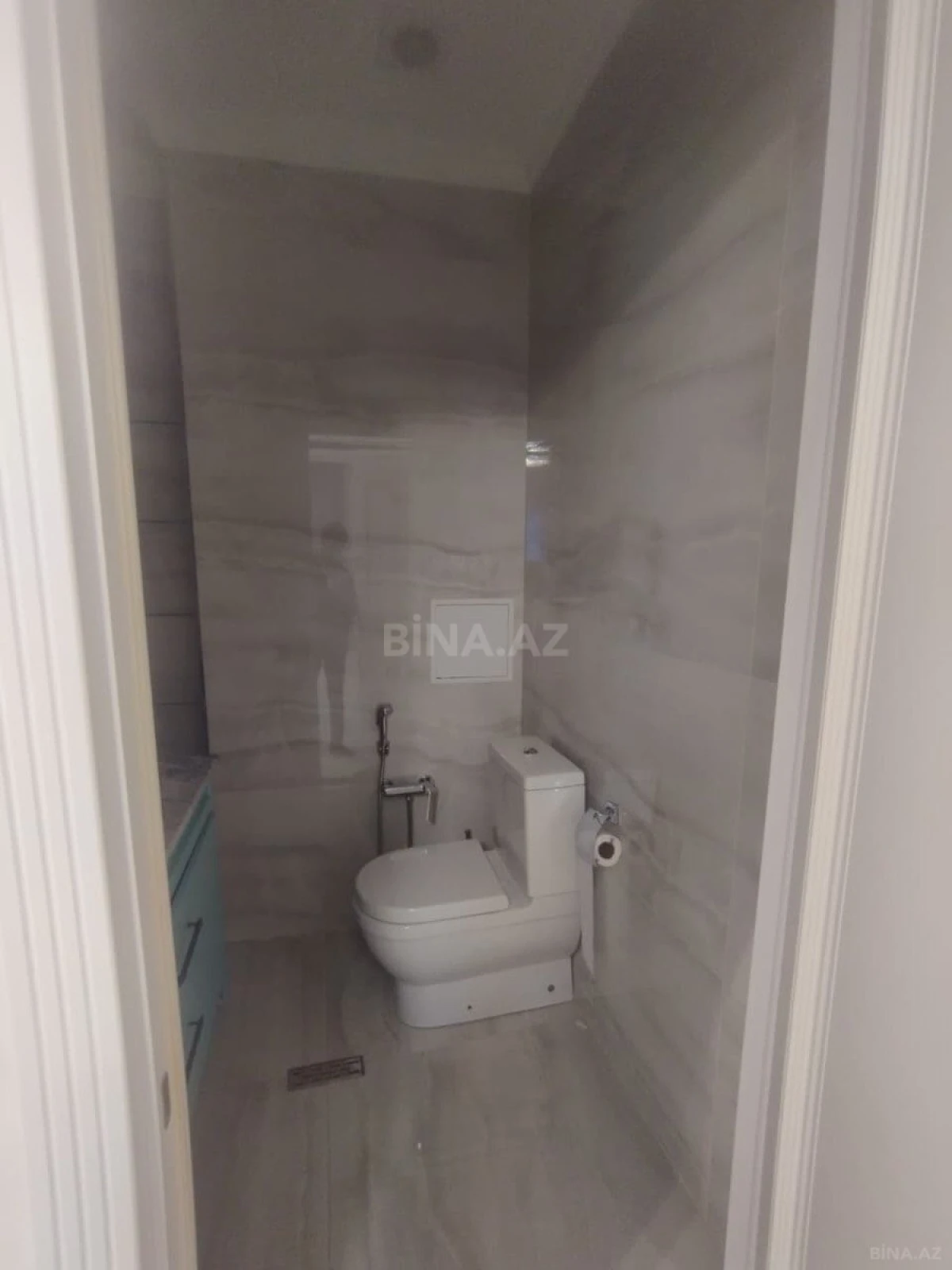Satılır 3 otaqlı mənzil 135 m²