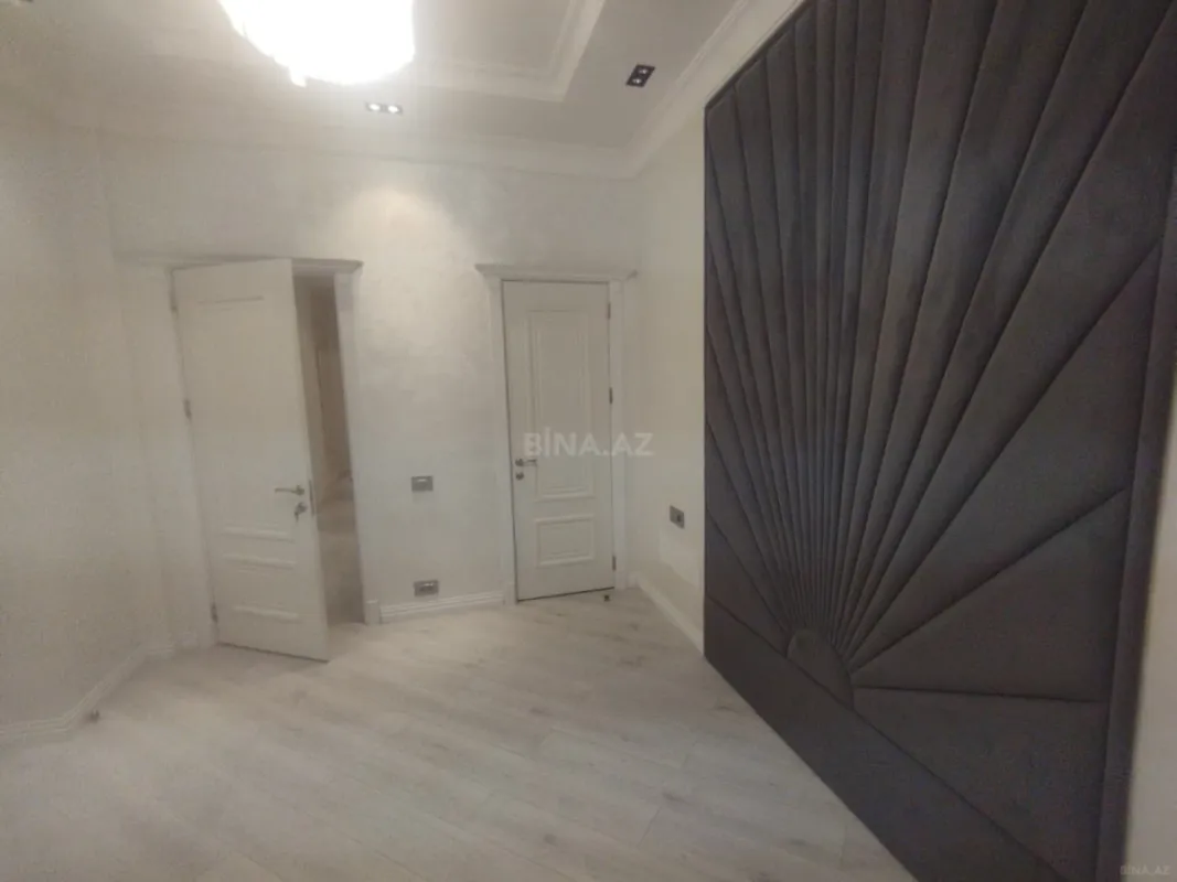 Satılır 3 otaqlı mənzil 135 m²