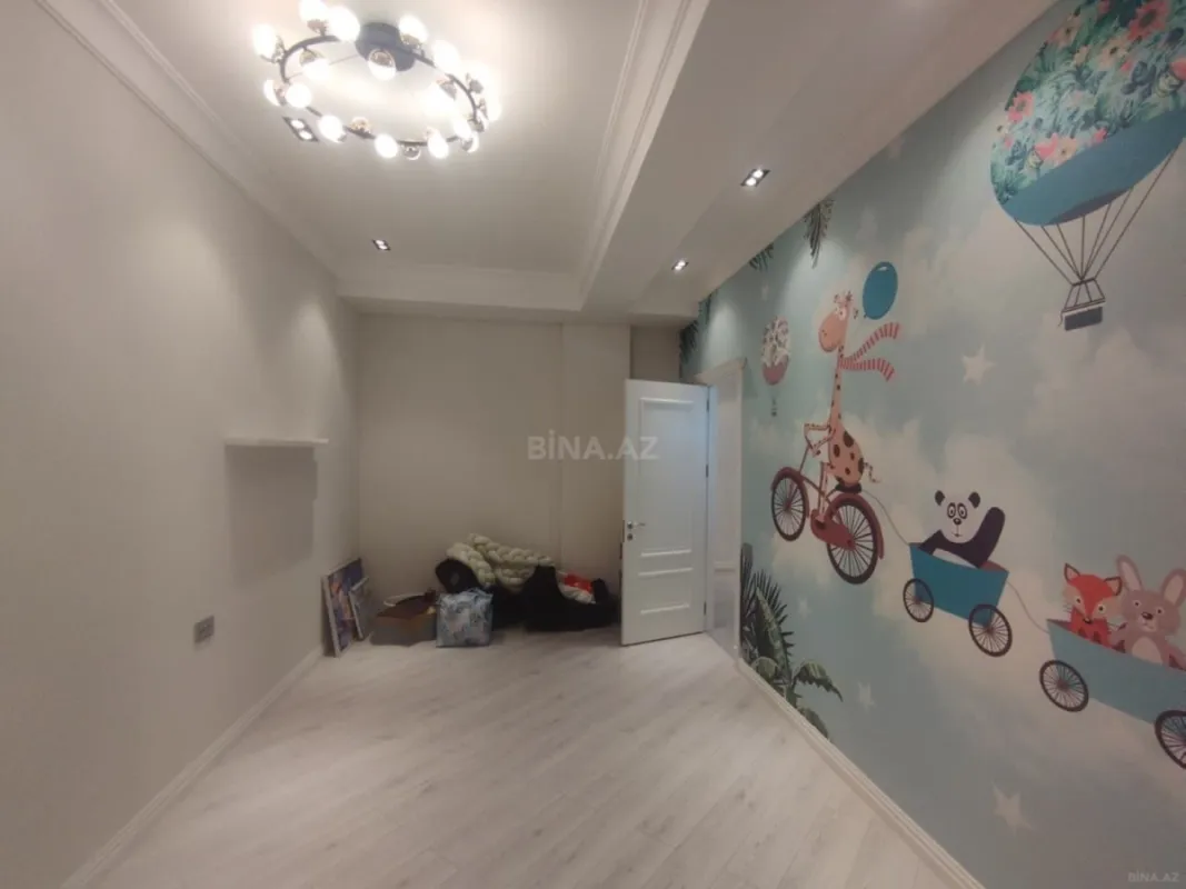 Satılır 3 otaqlı mənzil 135 m²