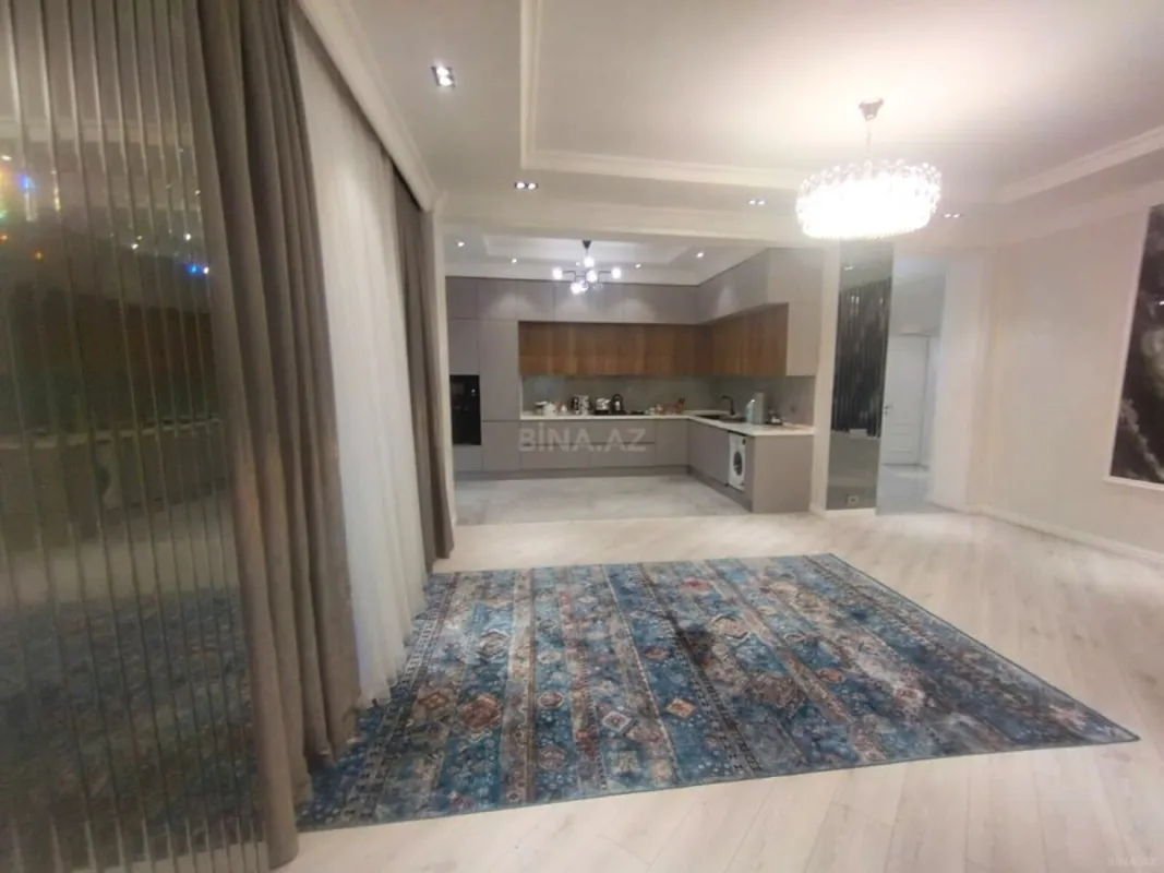 Satılır 3 otaqlı mənzil 135 m²