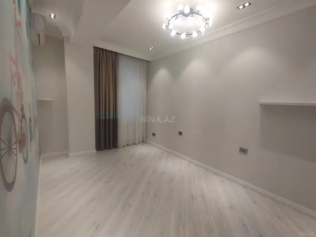 Satılır 3 otaqlı mənzil 135 m²