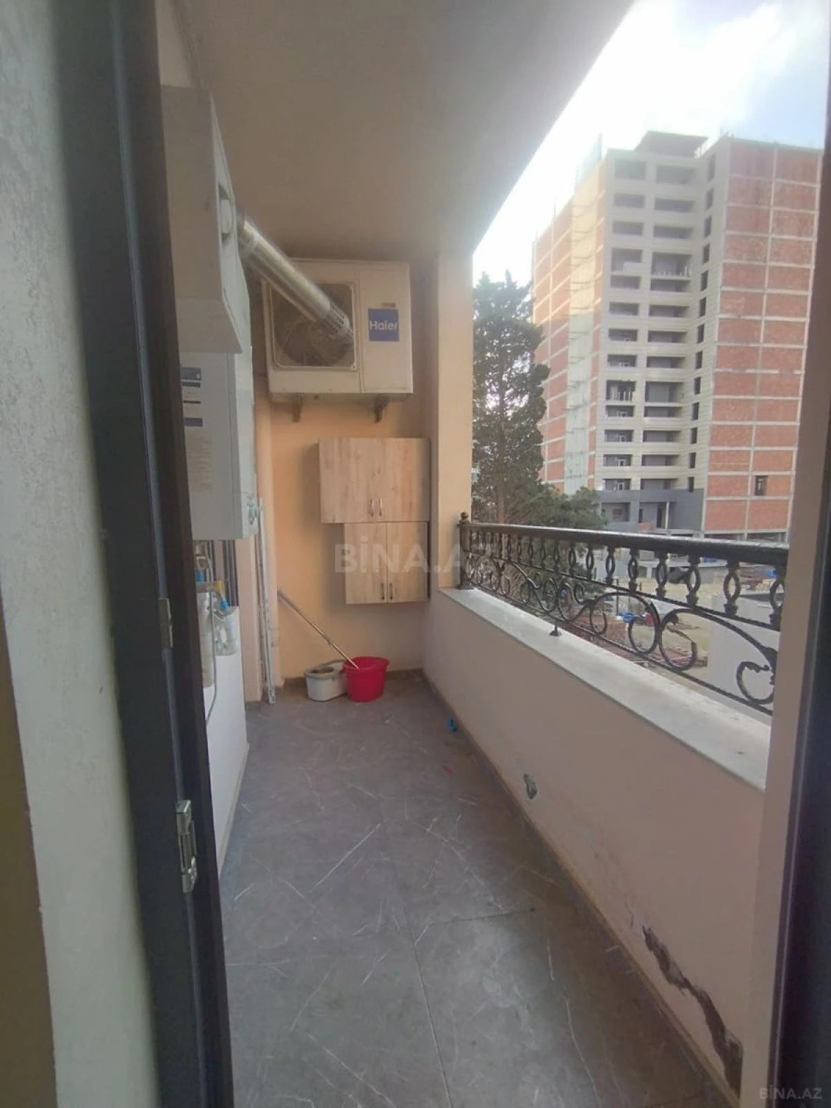Satılır 3 otaqlı mənzil 135 m²