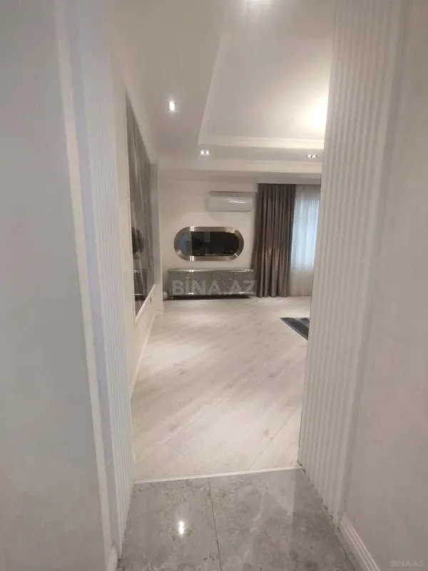 Satılır 3 otaqlı mənzil 135 m²
