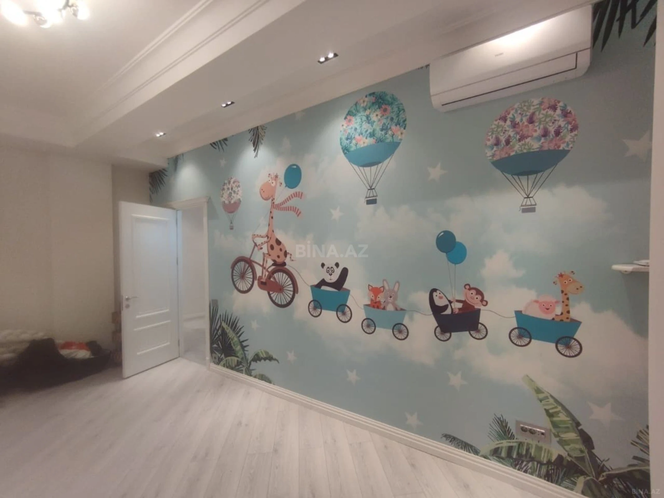 Satılır 3 otaqlı mənzil 135 m²