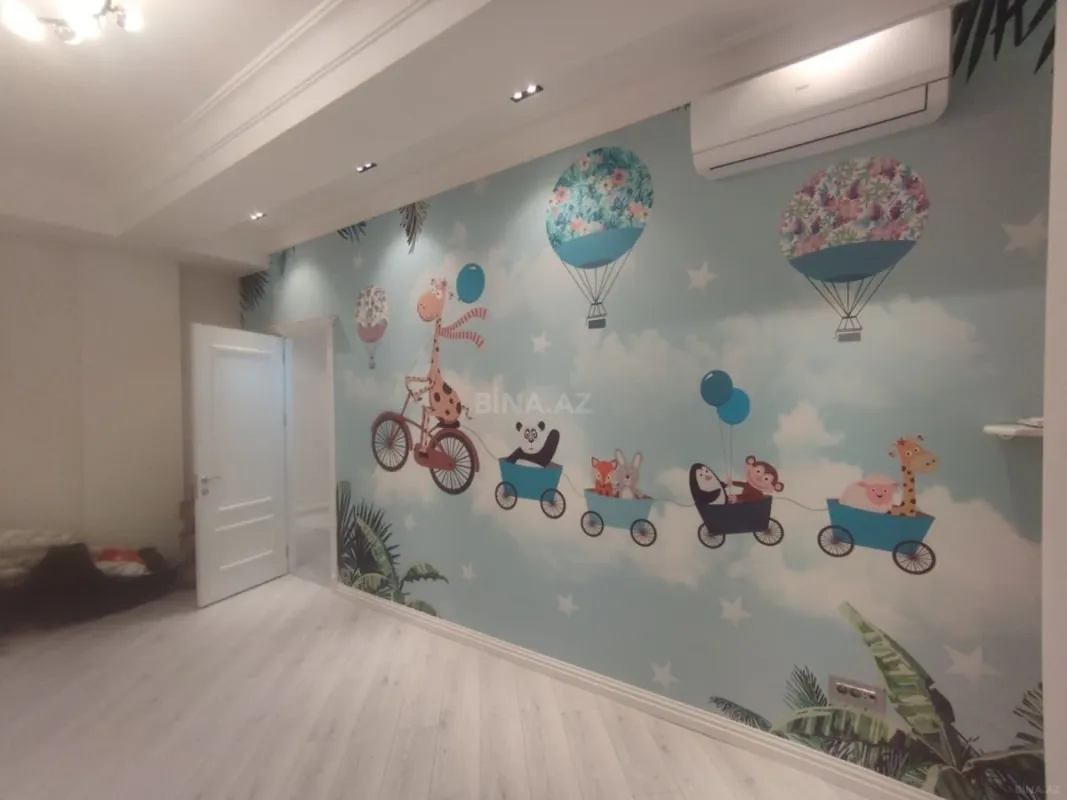 Satılır 3 otaqlı mənzil 135 m²