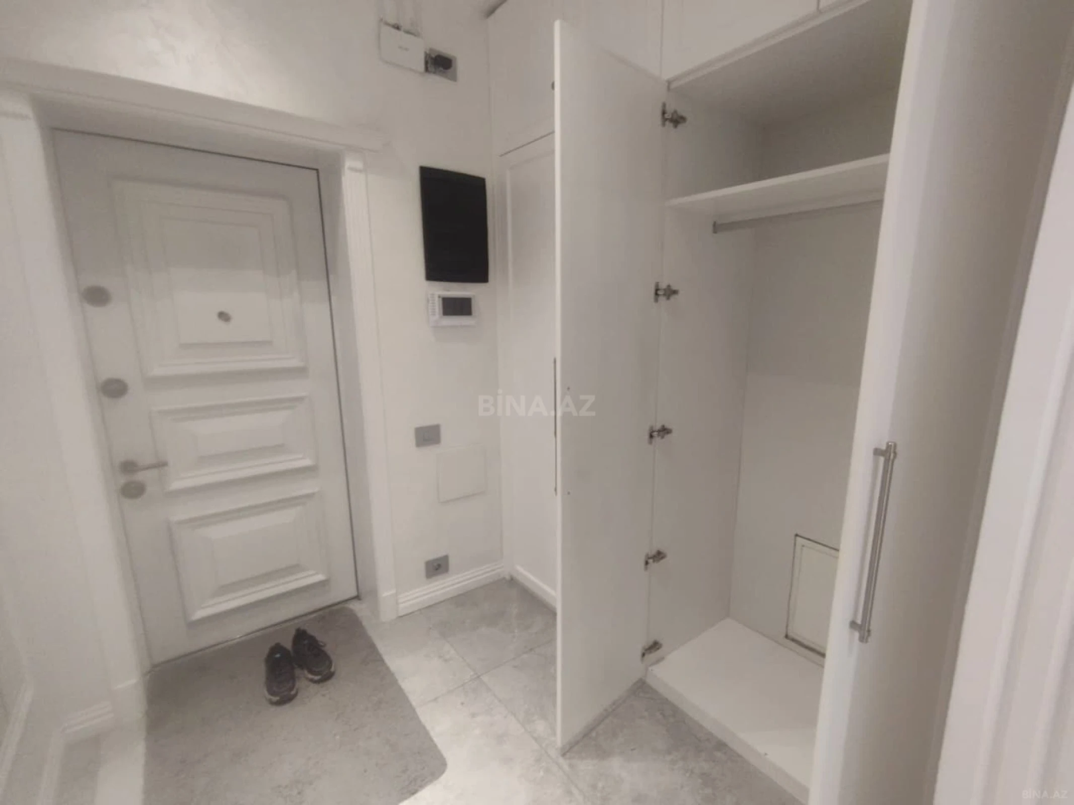 Satılır 3 otaqlı mənzil 135 m²