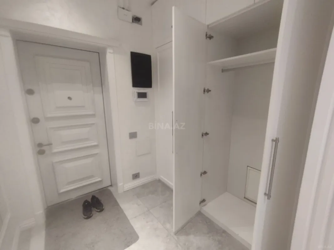 Satılır 3 otaqlı mənzil 135 m²