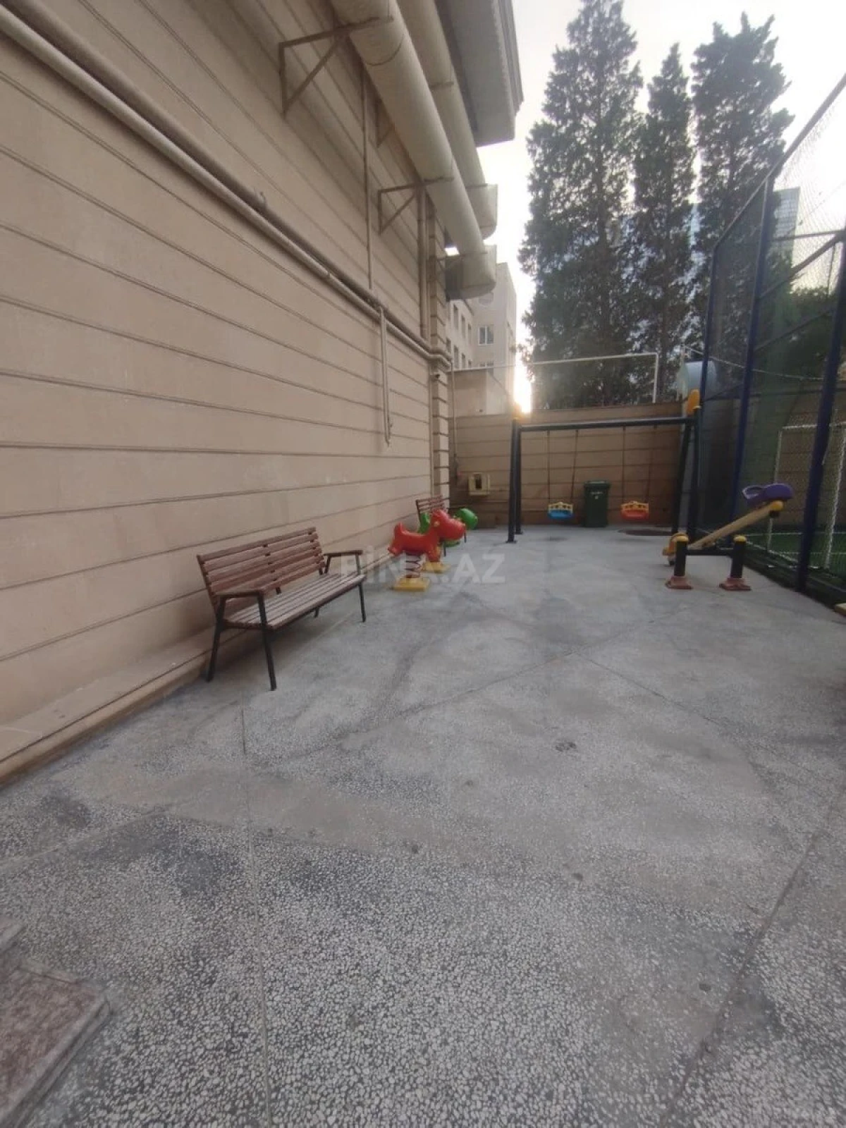 Satılır 3 otaqlı mənzil 135 m²