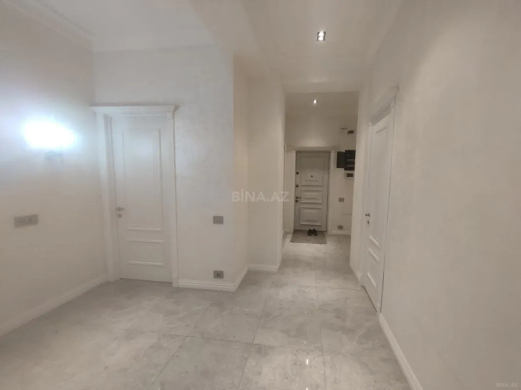 Satılır 3 otaqlı mənzil 135 m²