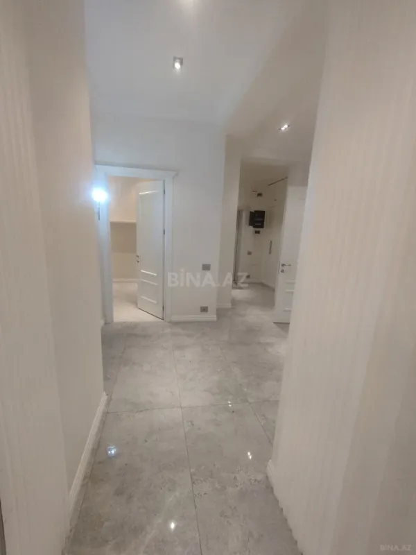 Satılır 3 otaqlı mənzil 135 m²
