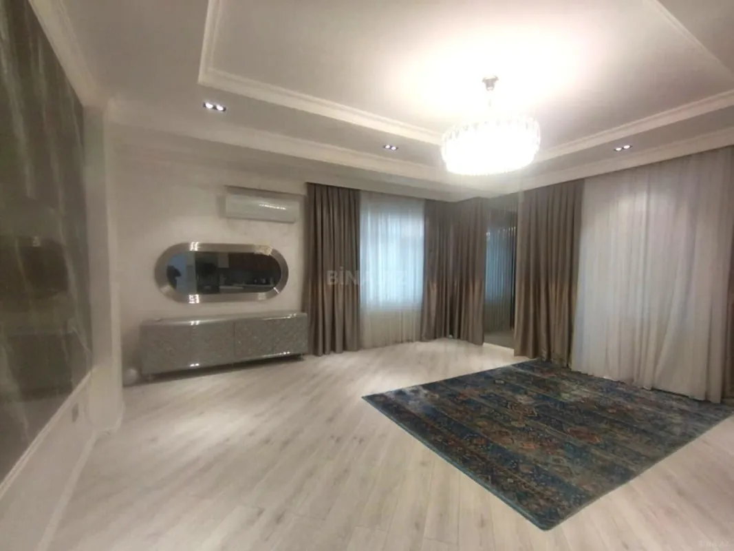 Satılır 3 otaqlı mənzil 135 m²