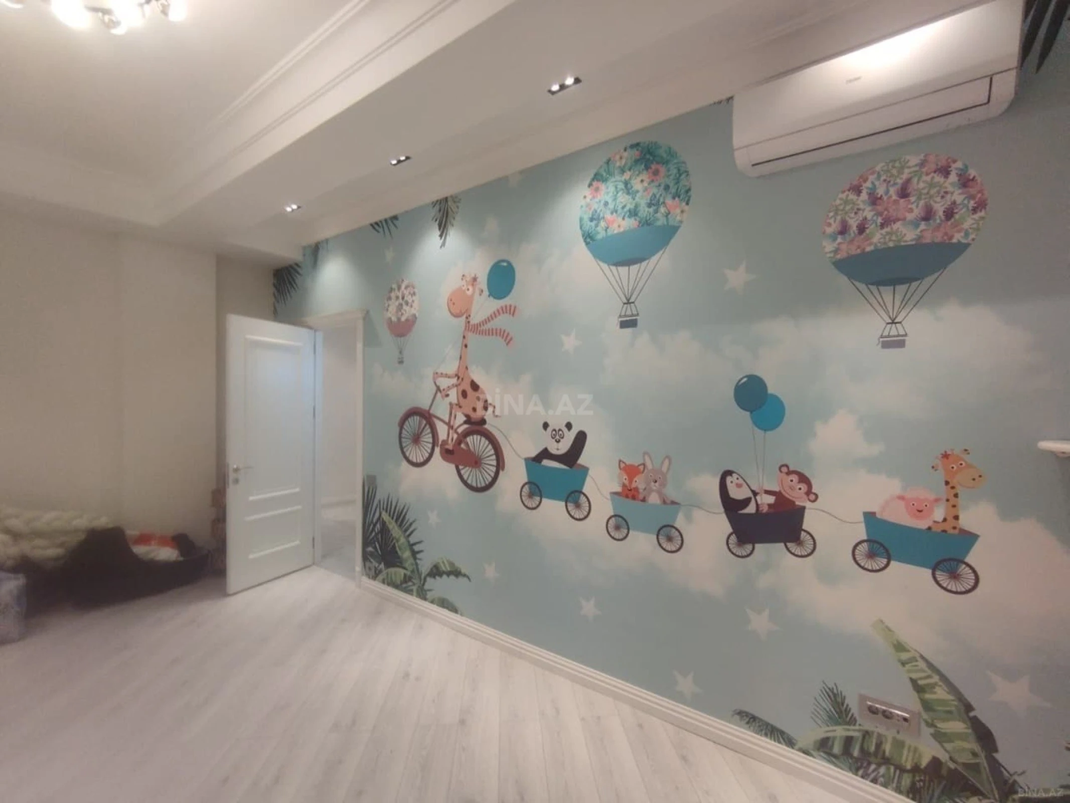 Satılır 3 otaqlı mənzil 135 m²