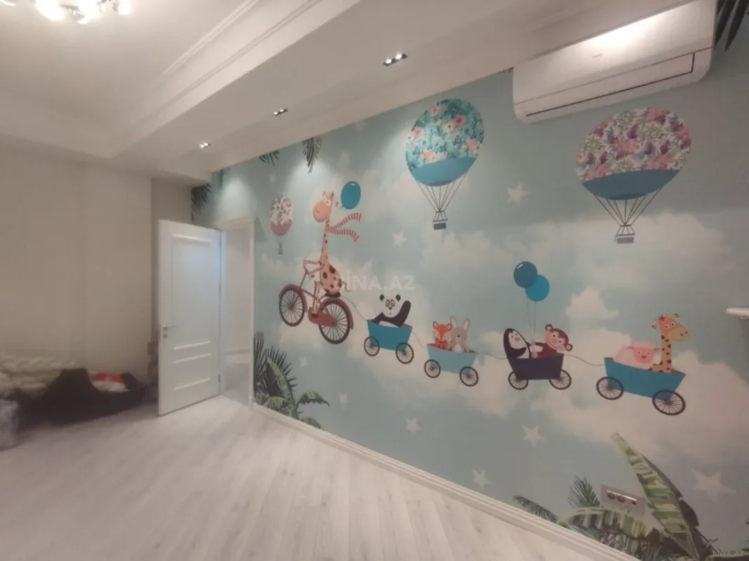 Satılır 3 otaqlı mənzil 135 m²