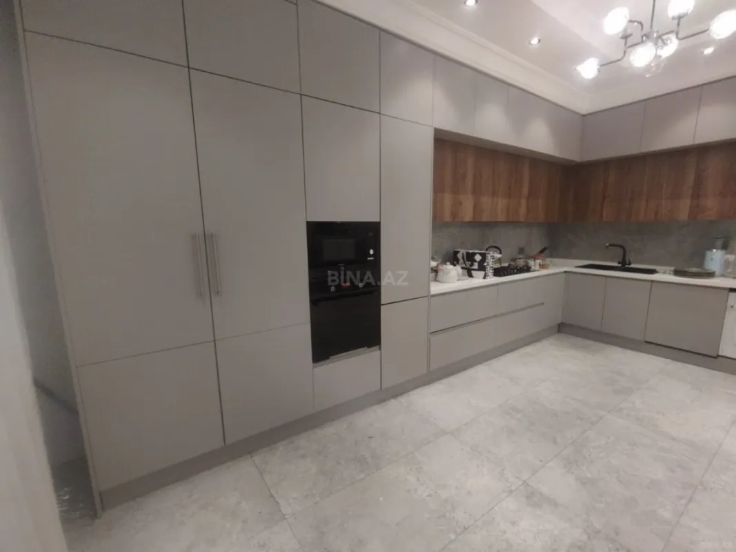 Satılır 3 otaqlı mənzil 135 m²