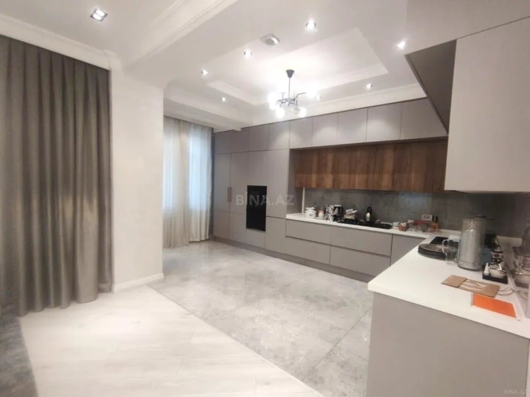 Satılır 3 otaqlı mənzil 135 m²
