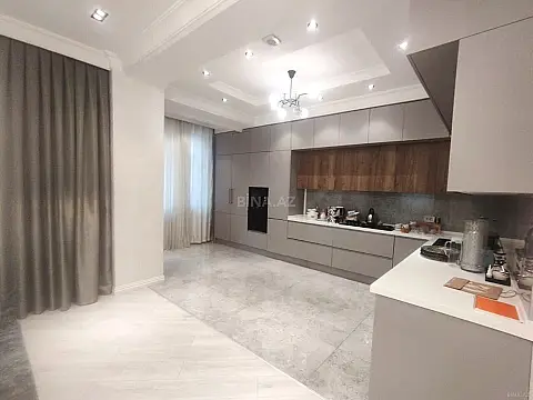 Satılır 3 otaqlı mənzil 135 m²