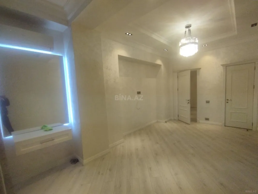 Satılır 3 otaqlı mənzil 135 m²