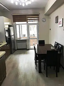 Satılır 2 otaqlı mənzil 92 m²
