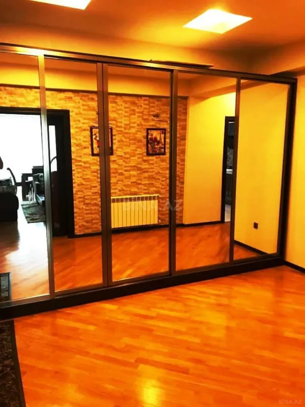 Satılır 2 otaqlı mənzil 92 m²