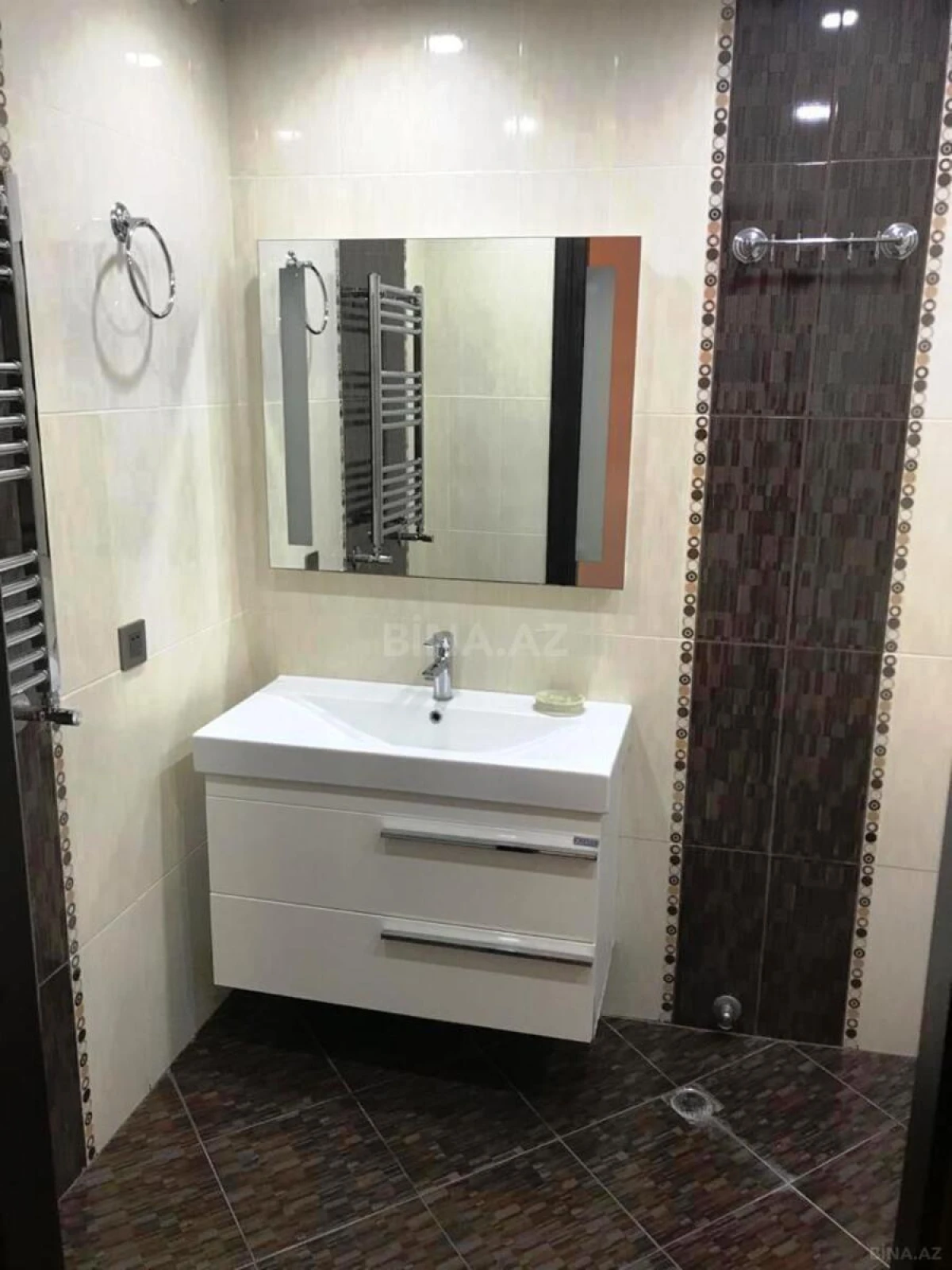 Satılır 2 otaqlı mənzil 92 m²