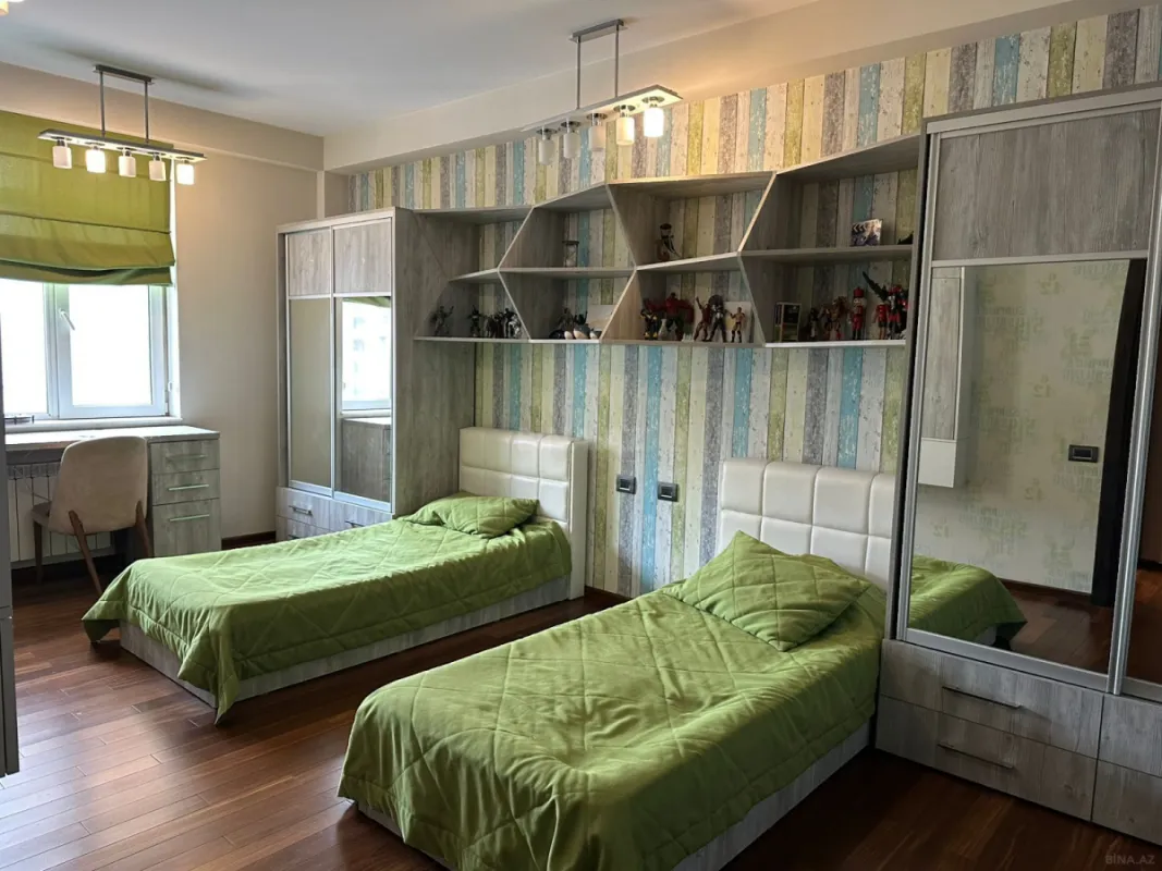 Satılır 4 otaqlı mənzil 185 m²