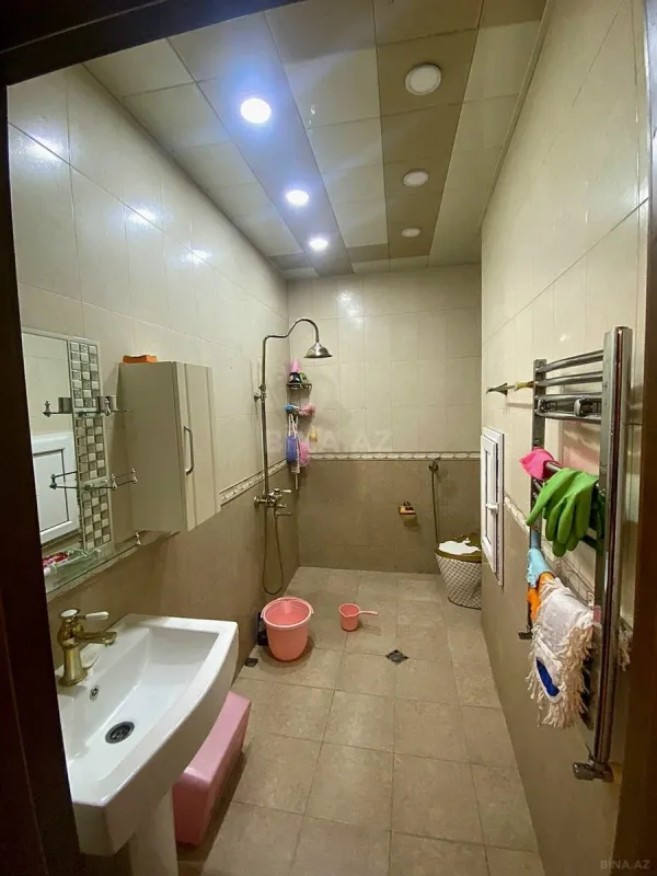 Satılır 3 otaqlı mənzil 138 m²