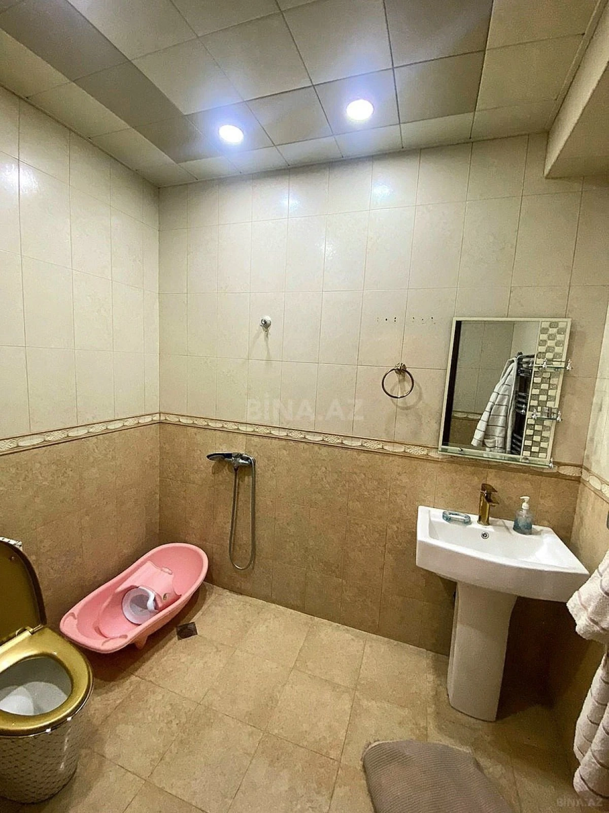 Satılır 3 otaqlı mənzil 138 m²