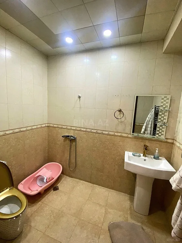 Satılır 3 otaqlı mənzil 138 m²