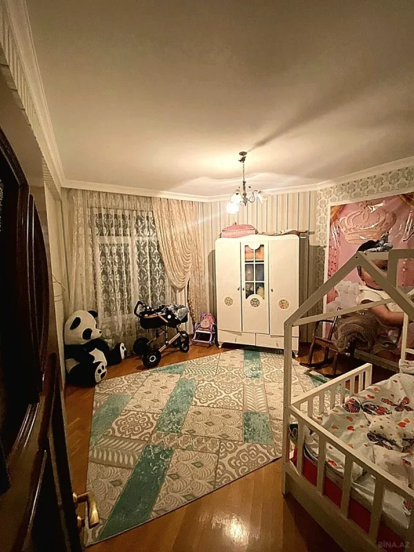 Satılır 3 otaqlı mənzil 138 m²