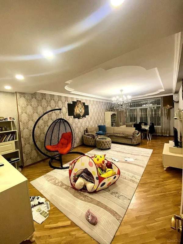 Satılır 3 otaqlı mənzil 138 m²