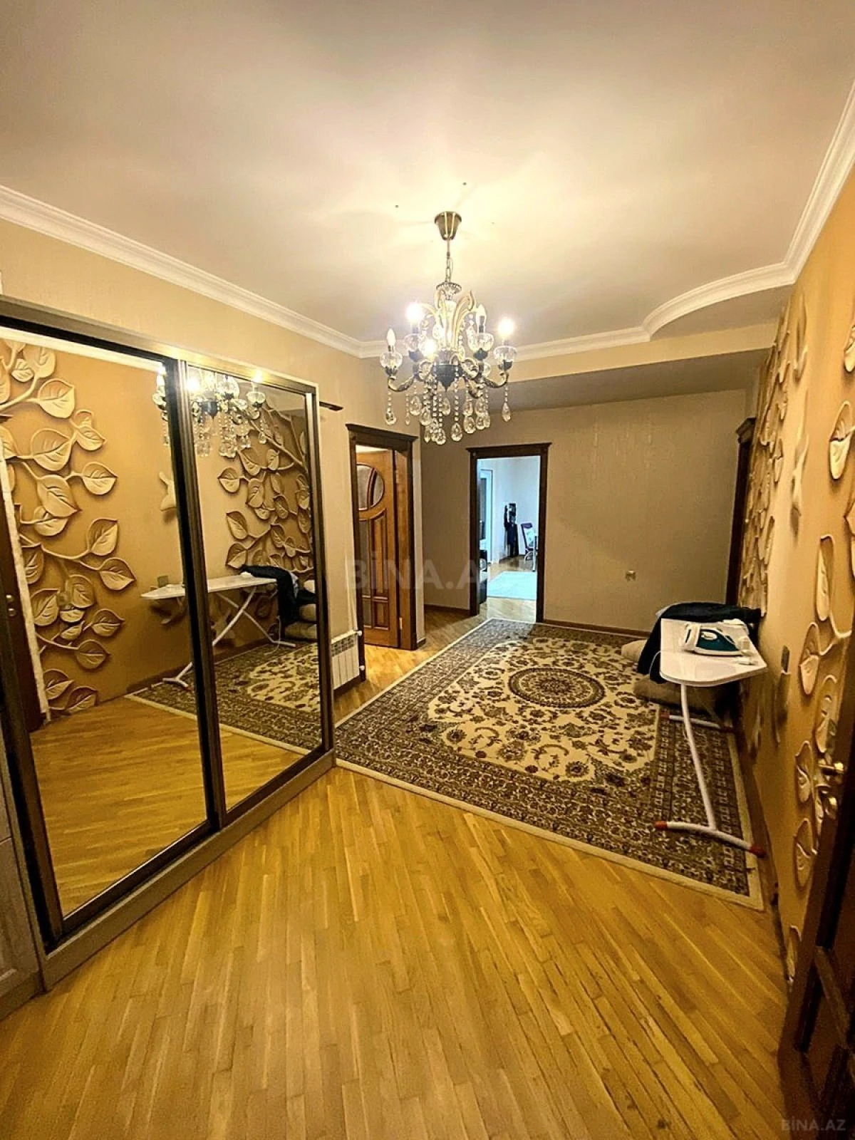 Satılır 3 otaqlı mənzil 138 m²