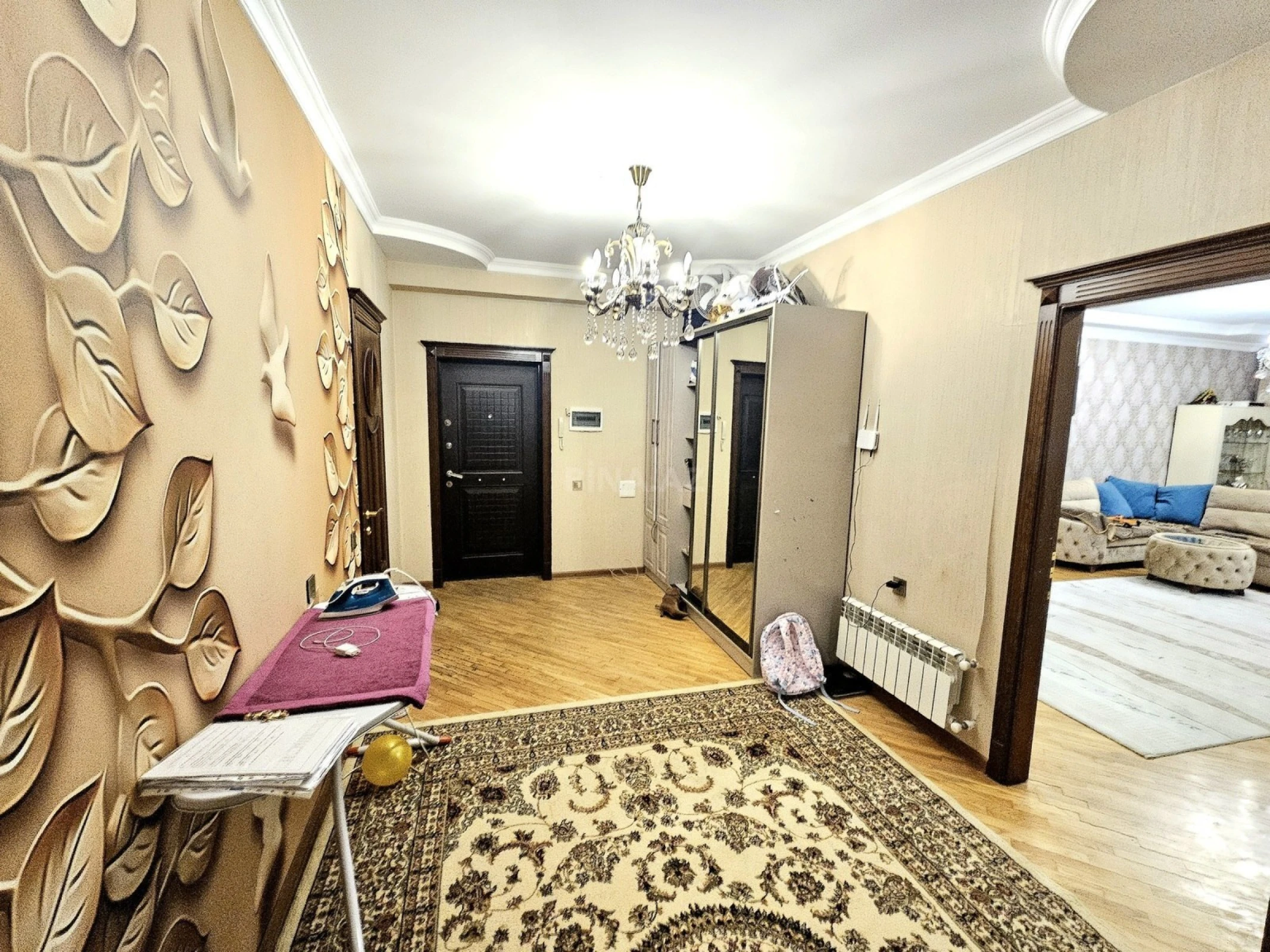 Satılır 3 otaqlı mənzil 138 m²