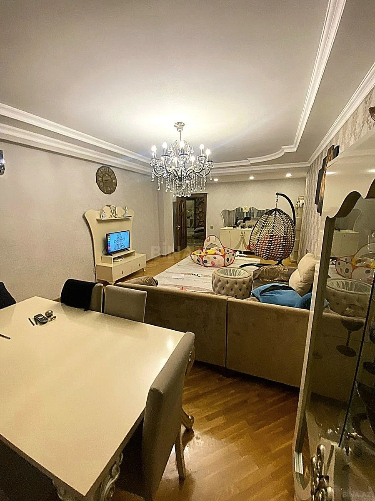 Satılır 3 otaqlı mənzil 138 m²