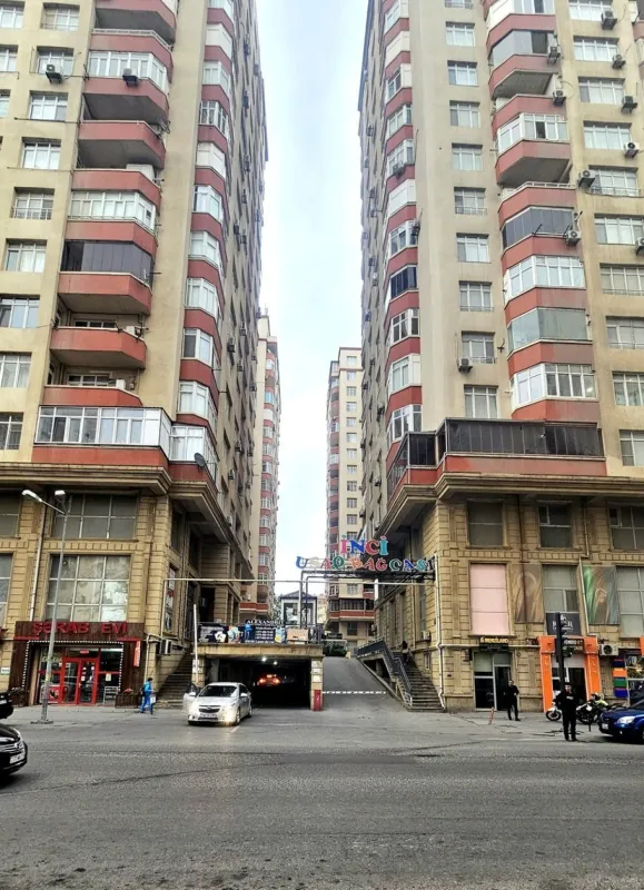 Satılır 3 otaqlı mənzil 138 m²