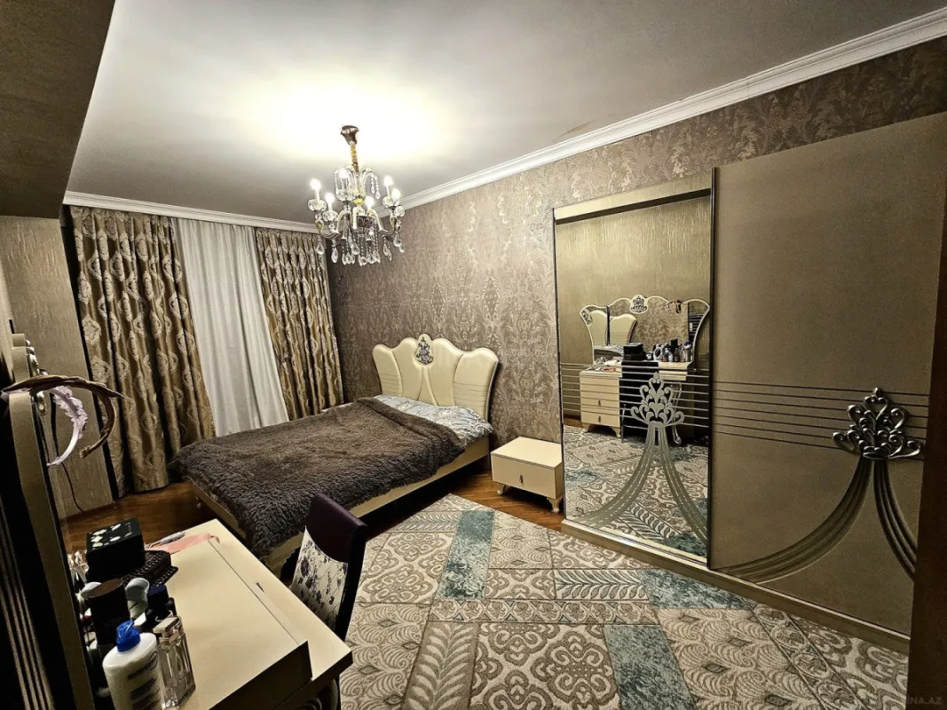 Satılır 3 otaqlı mənzil 138 m²
