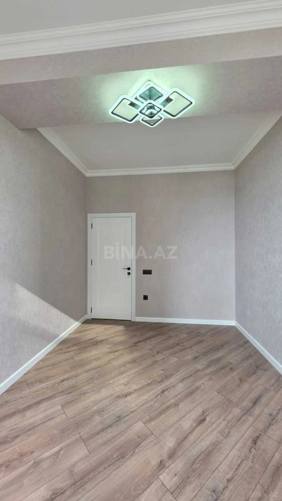 Satılır 3 otaqlı mənzil 108 m²