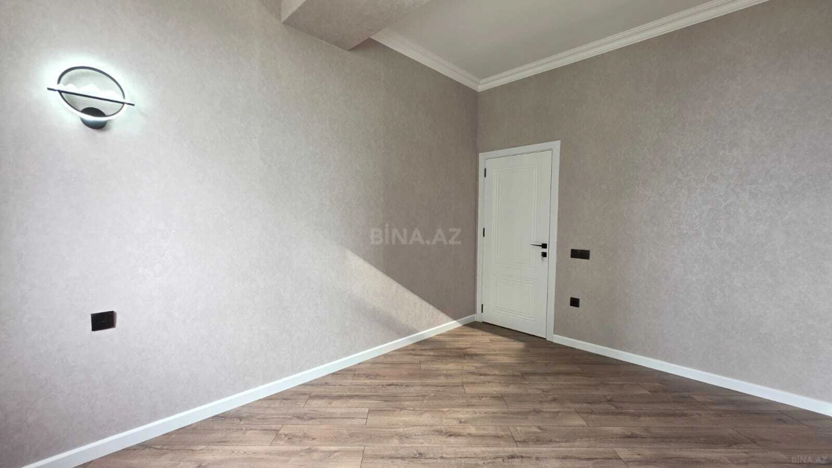 Satılır 3 otaqlı mənzil 108 m²