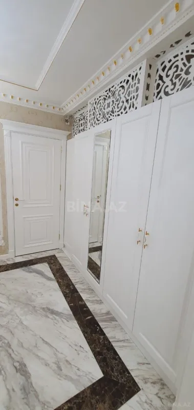 Satılır 3 otaqlı mənzil 109 m²