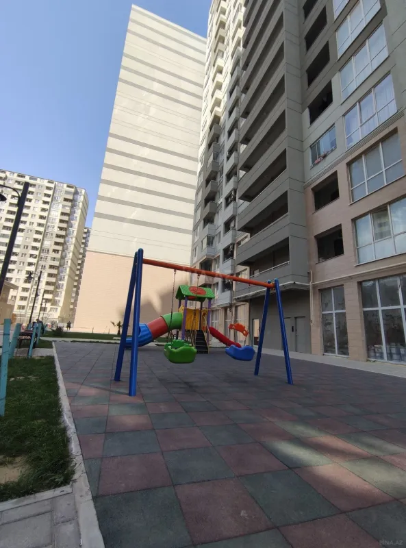 Satılır 2 otaqlı mənzil 76 m²