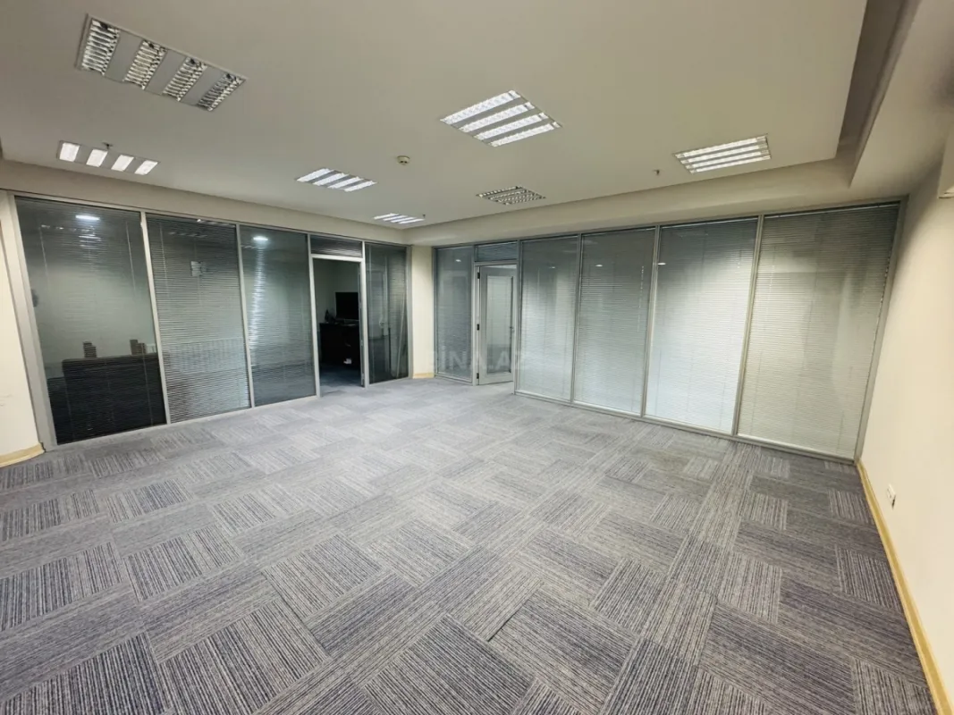 Kirayə verilir 3 otaqlı ofis 110 m²