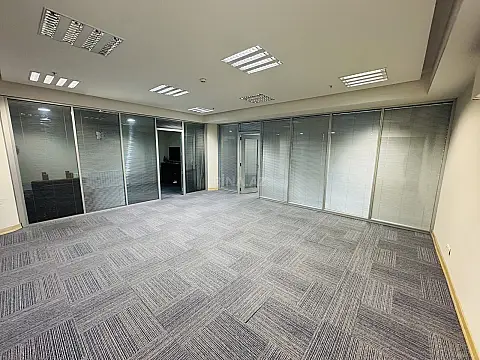 Kirayə verilir 3 otaqlı ofis 110 m²
