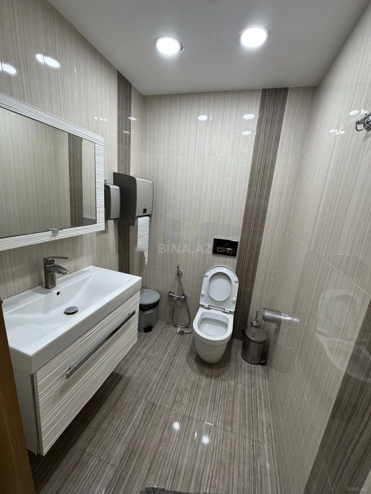 Kirayə verilir 3 otaqlı ofis 110 m²