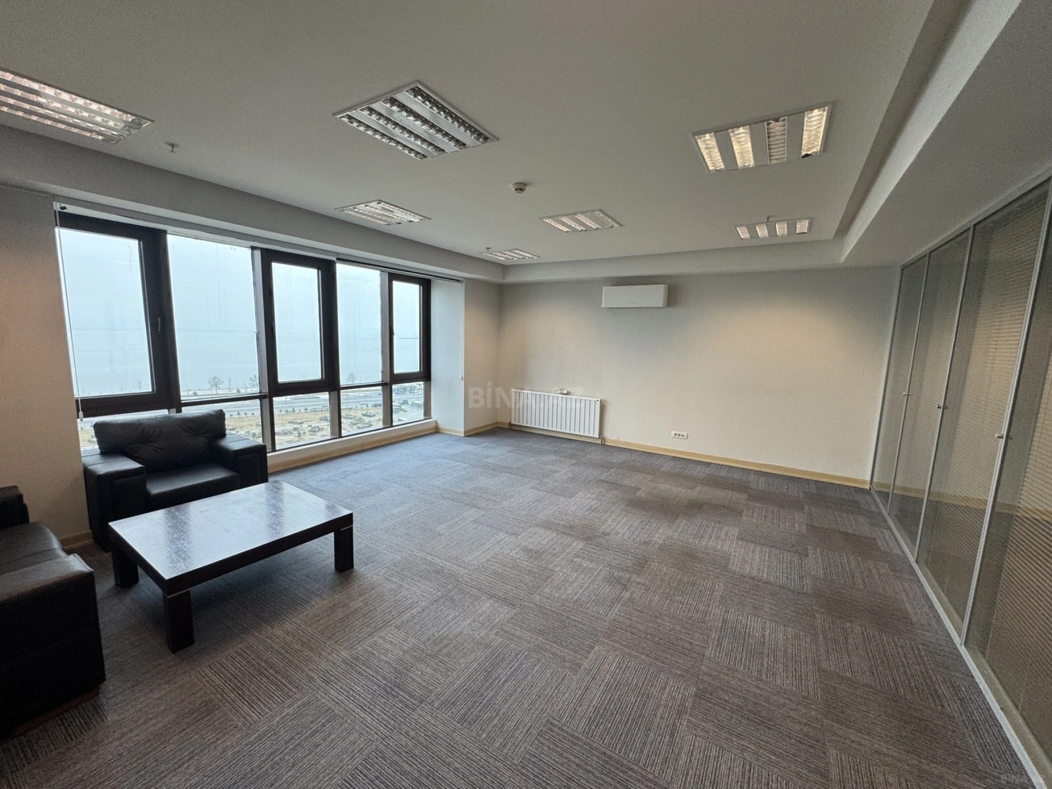 Kirayə verilir 3 otaqlı ofis 110 m²
