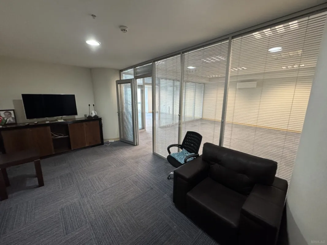Kirayə verilir 3 otaqlı ofis 110 m²