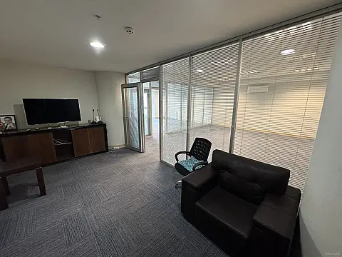 Kirayə verilir 3 otaqlı ofis 110 m²