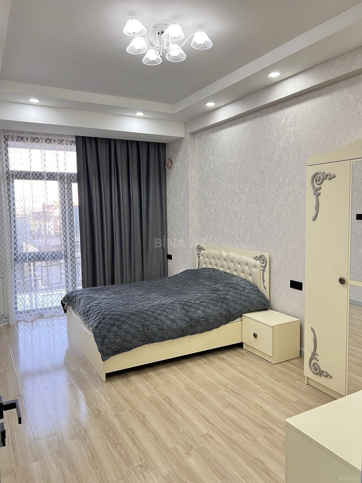 Satılır 3 otaqlı mənzil 104 m²