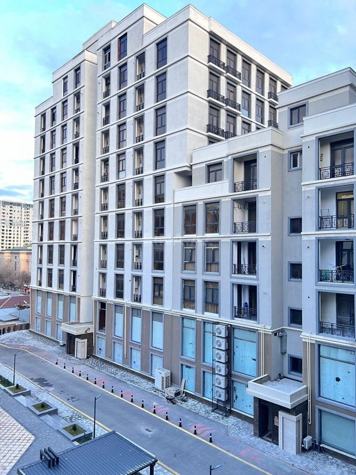 Satılır 3 otaqlı mənzil 104 m²