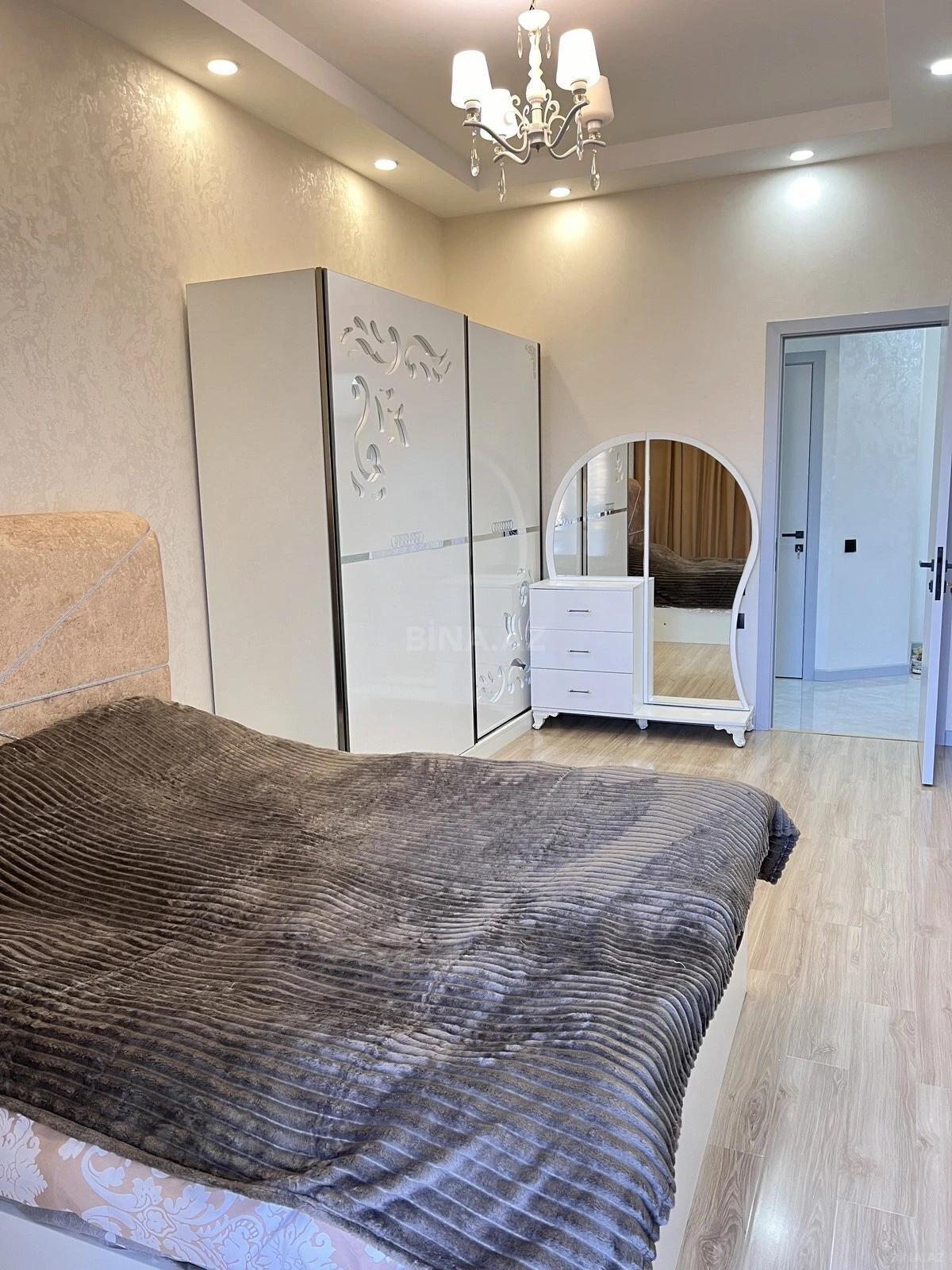 Satılır 3 otaqlı mənzil 104 m²